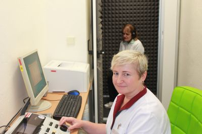 Diagnostikovat sluchové vady u kojenců i seniorů umí nová audiokomora na Poliklinice AGEL Ostrava