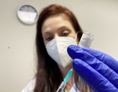 Očkovací centrum Polikliniky AGEL Plzeň má za sebou první měsíc fungování a nově očkuje vakcínou od firmy Pfizer-BioNTech