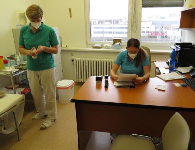 Zdravotníci Polikliniky AGEL Plzeň aplikovali ve znovuotevřeném očkovacím centru přes 2 000 vakcín. Zdravotní péče na poliklinice zůstává neomezena